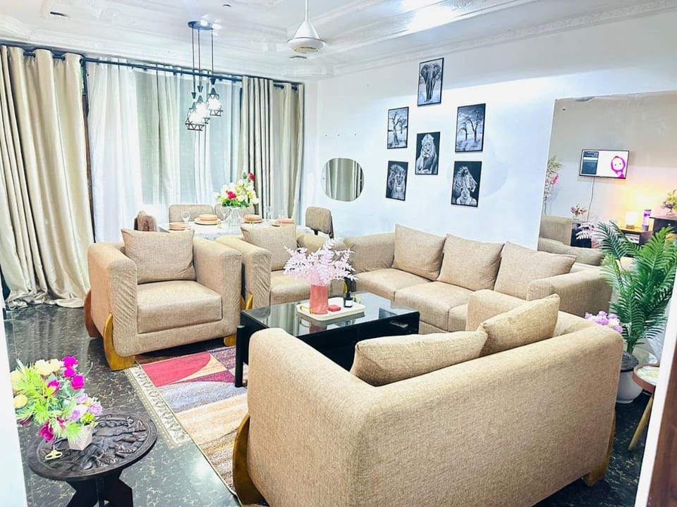 Living room, Seating area