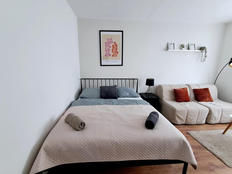 Living room, Photo of the whole room, Bedroom