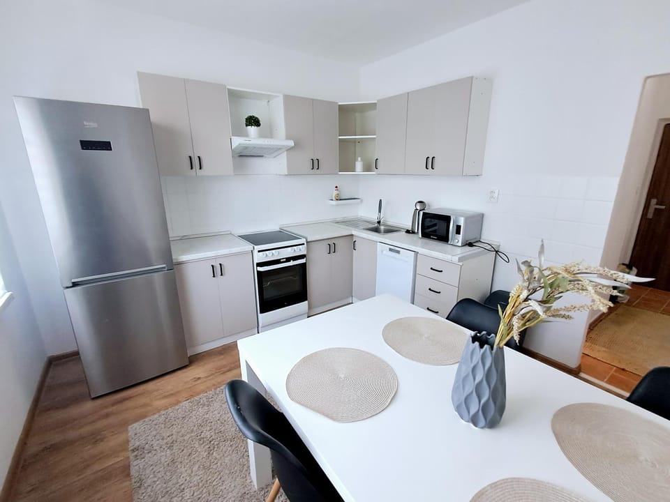 Kitchen or kitchenette, Dining area, dishwasher, oven, stove