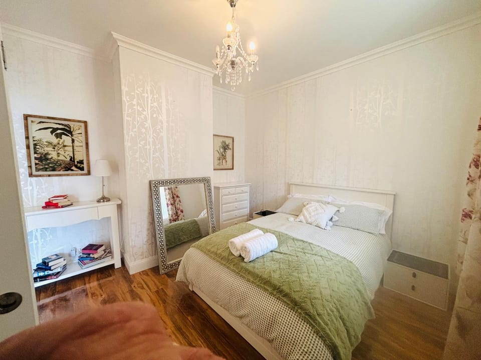 3-Bedroom Blue Mountains Hideaway in Central Katoomba House in Katoomba