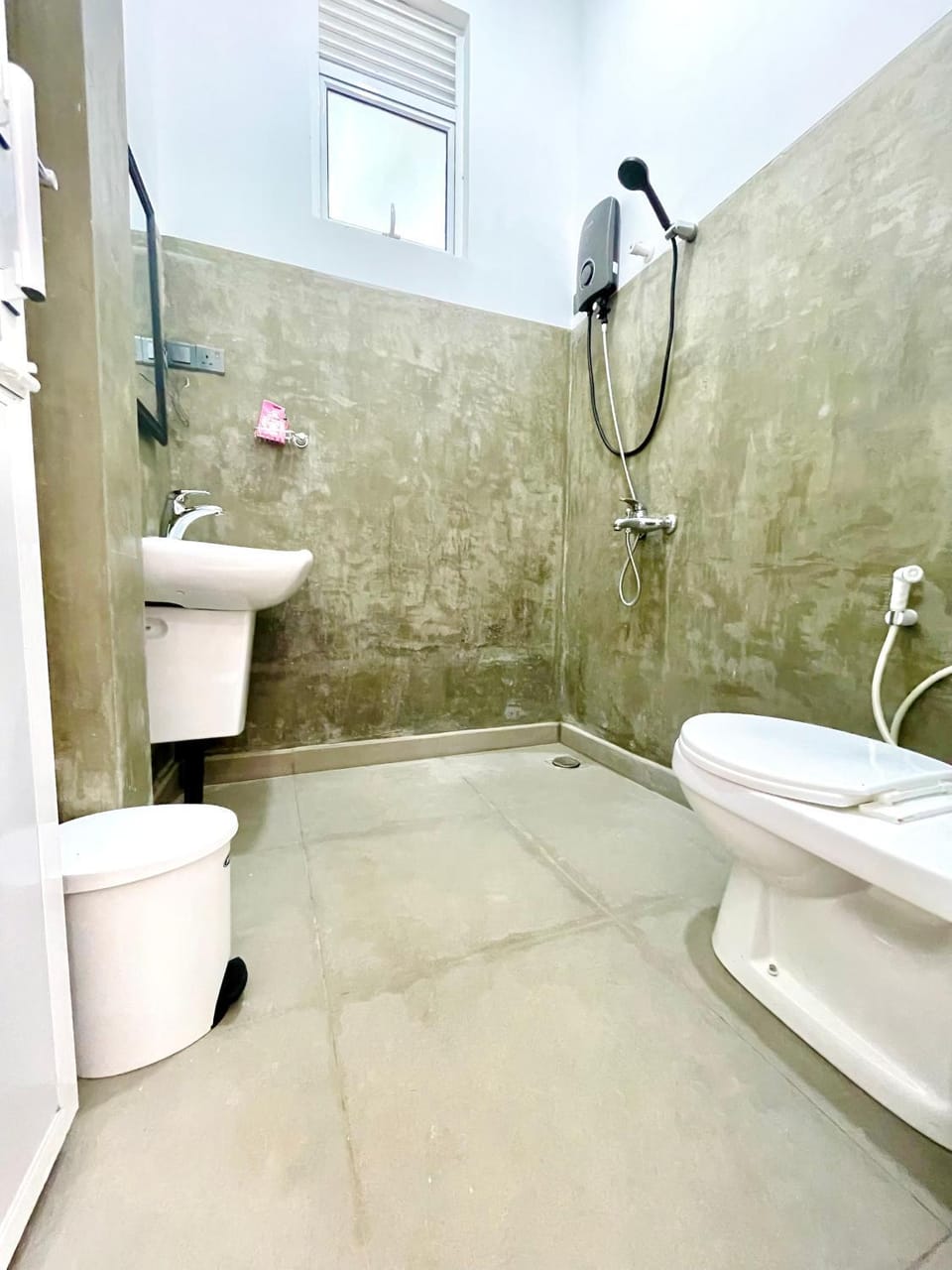 Shower, Toilet