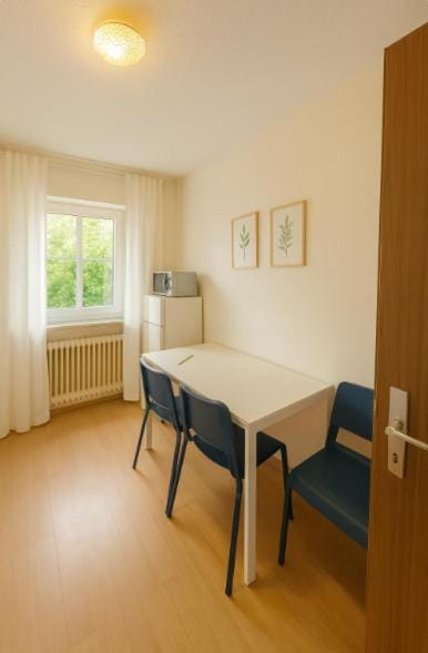 Kitchen or kitchenette, Seating area