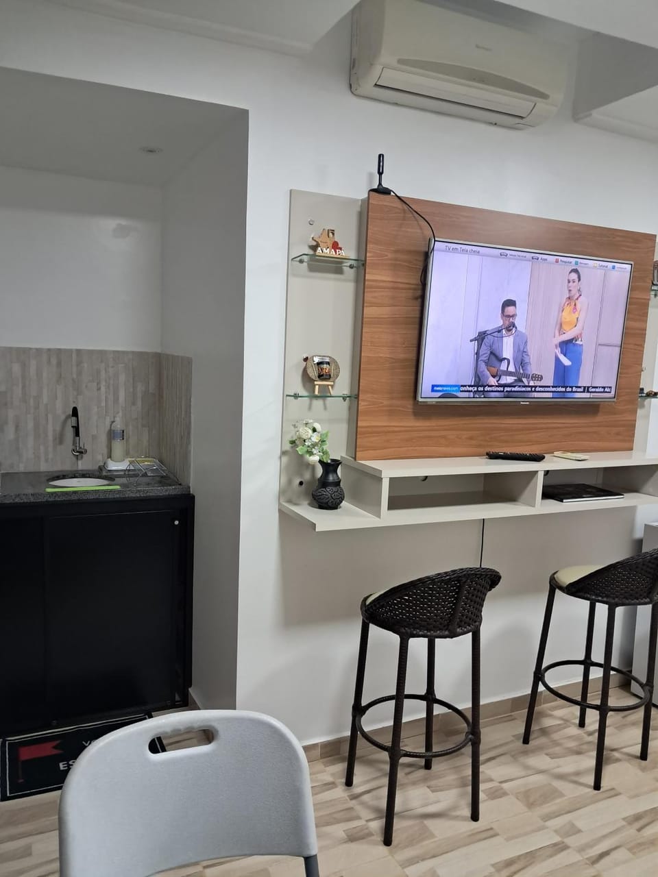 Kitchen or kitchenette, Living room