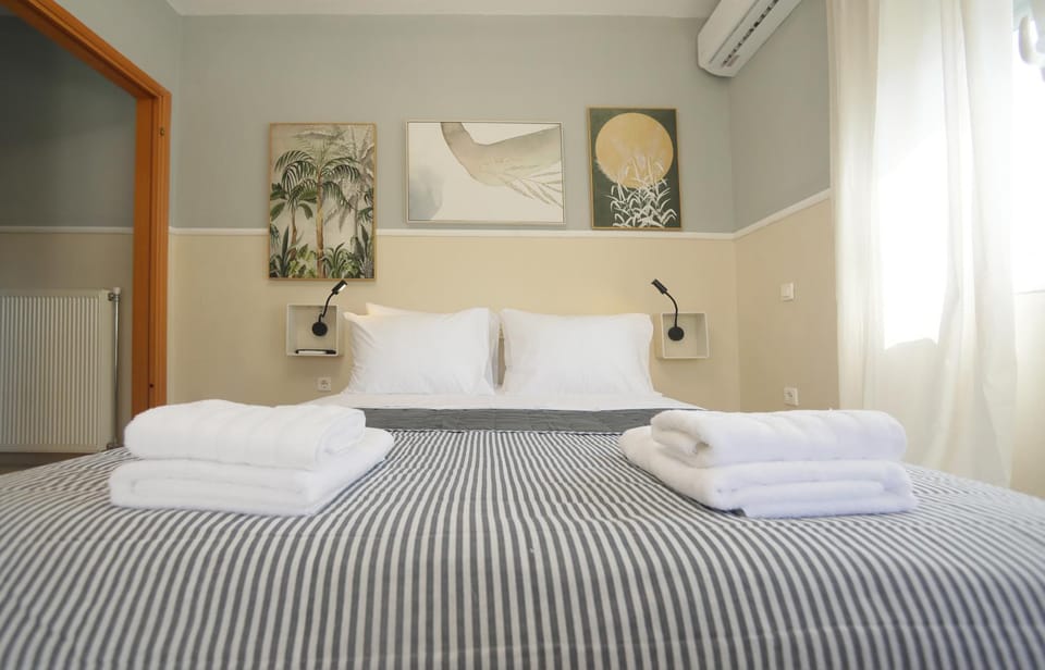 Bed, Photo of the whole room, Bedroom, towels, air conditioner