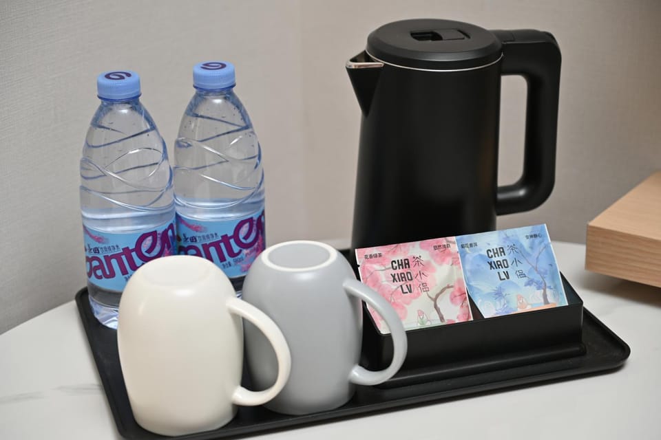 Coffee/tea facilities, room service