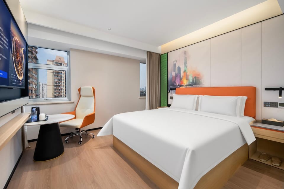 Hot Tub, View (from property/room), Photo of the whole room, City view, room service, air conditioner