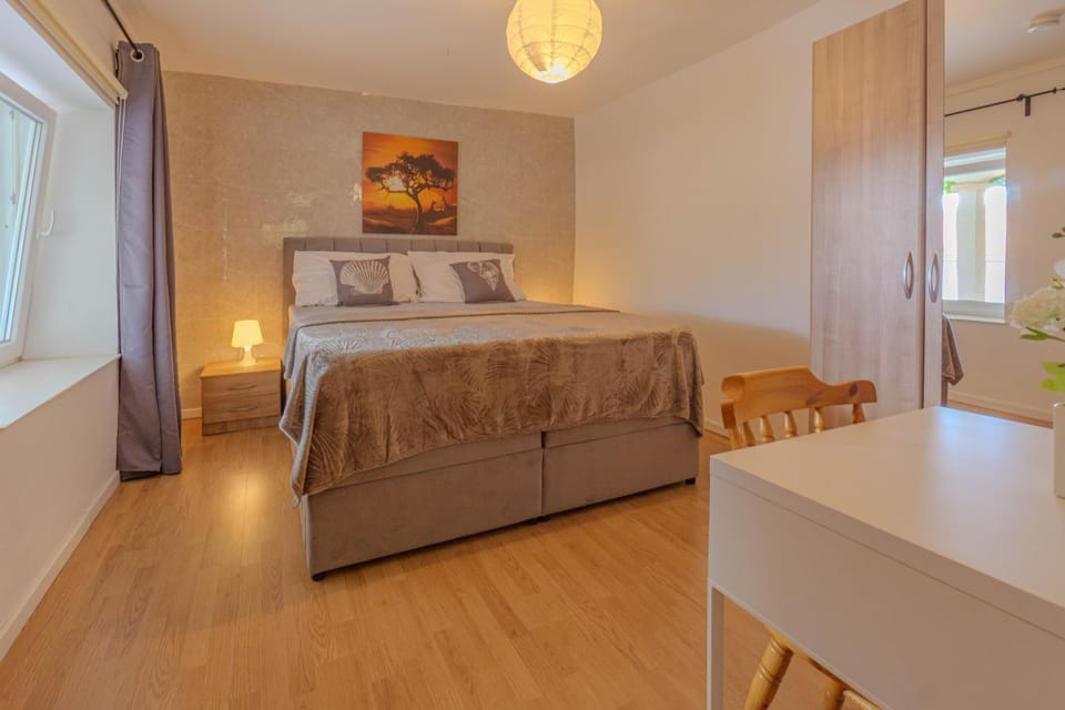 Bed, Seating area, Bedroom
