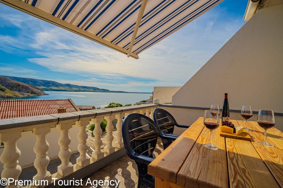 Natural landscape, View (from property/room), Balcony/Terrace, Dining area, Mountain view, Sea view