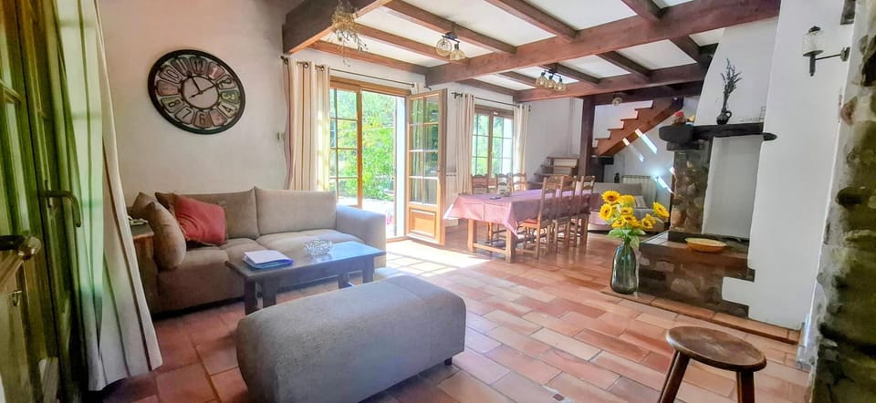 Property building, Living room, Dining area, internet