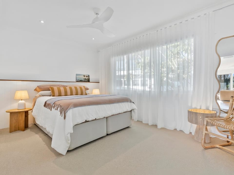 Bed, Bedroom, air conditioner