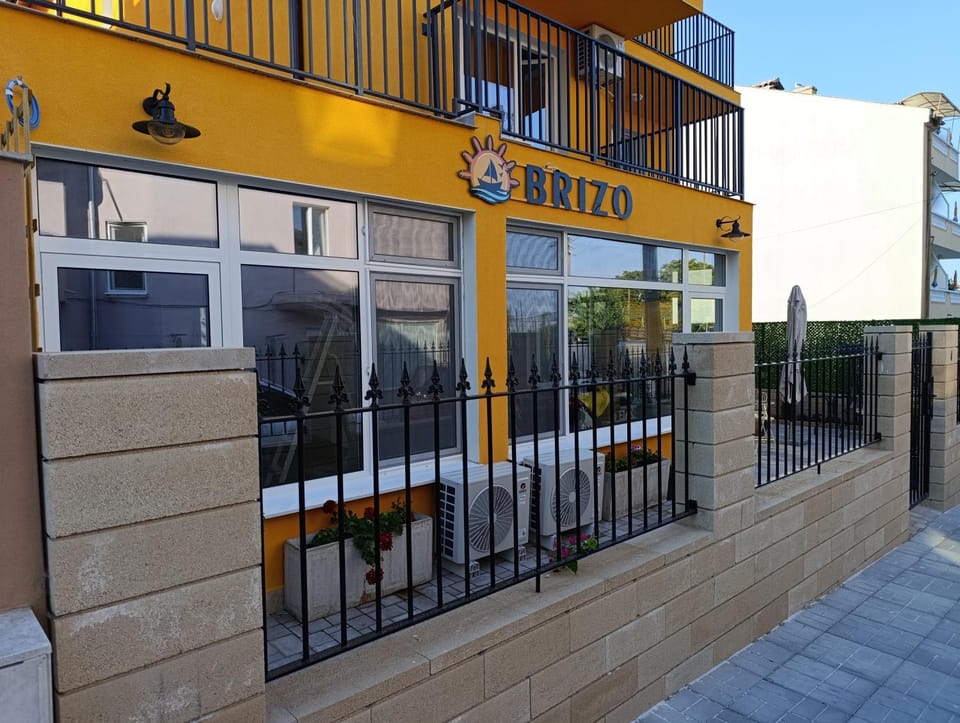 Семеен хотел Brizo Hotel in Burgas Province