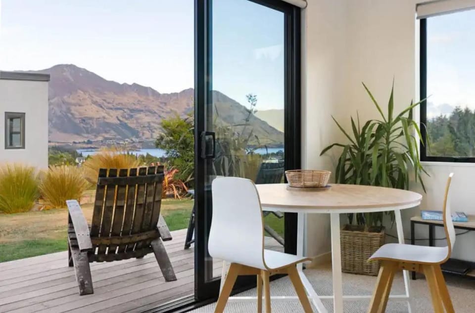 Stunning Lake Wanaka Retreat Apartment in Wanaka