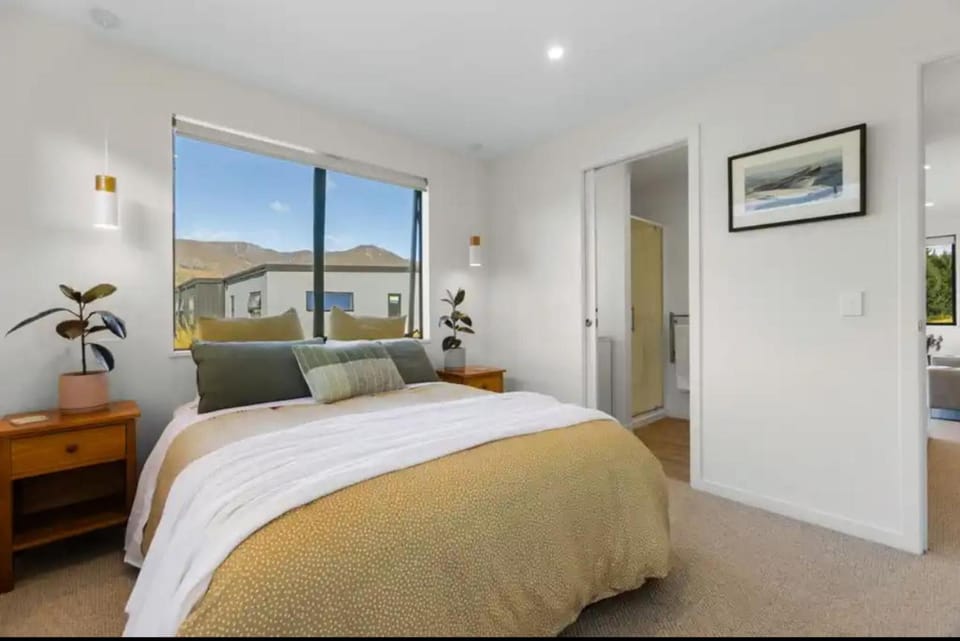 Stunning Lake Wanaka Retreat Apartment in Wanaka