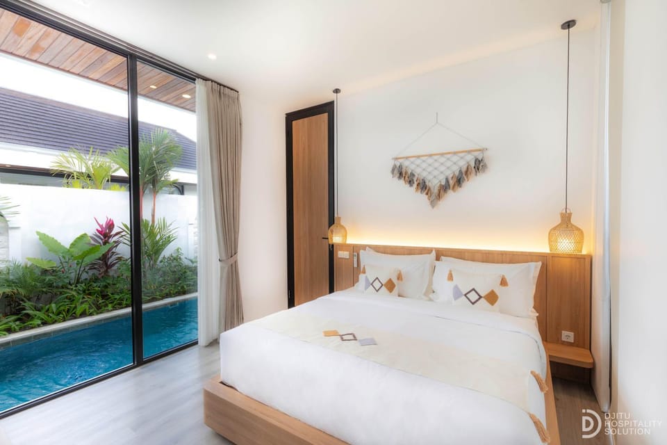 Bed, Bedroom, Pool view