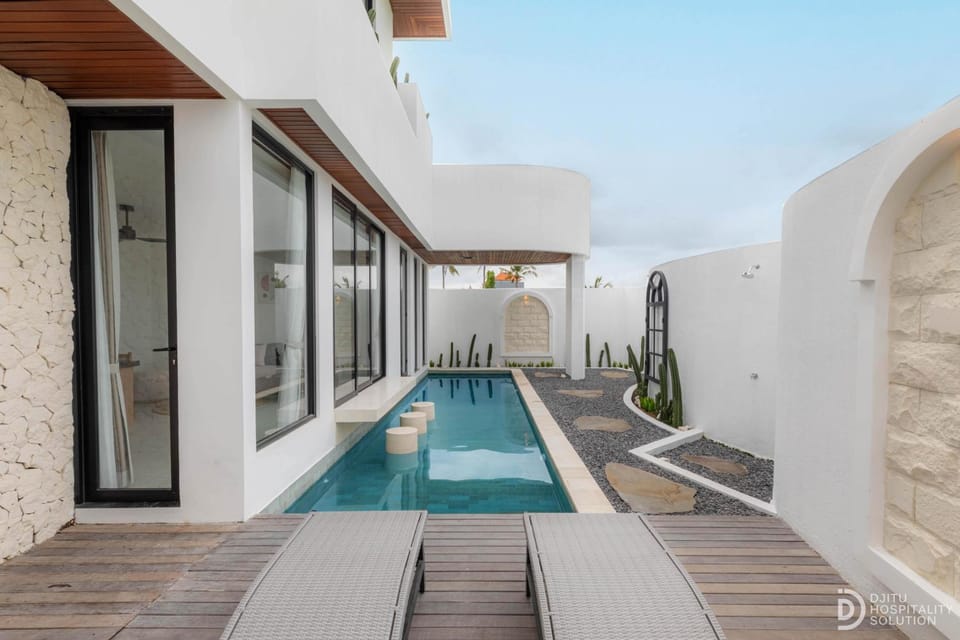 Day, Pool view, Swimming pool, sunbed