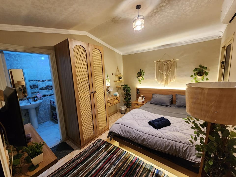 TV and multimedia, Photo of the whole room, Bedroom, towels, wardrobe