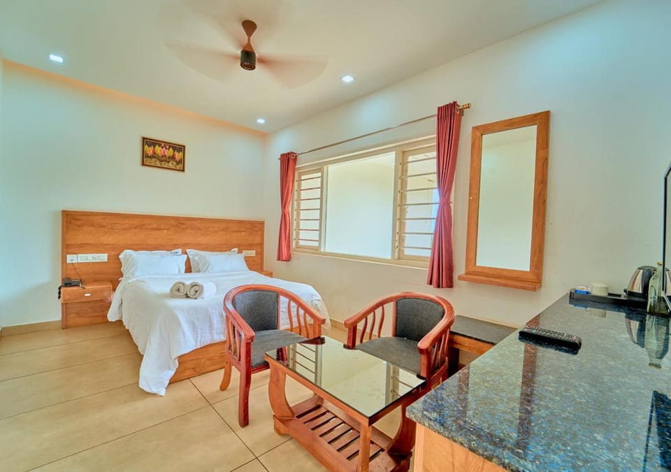 Bed, Living room, Photo of the whole room, Seating area, Bedroom
