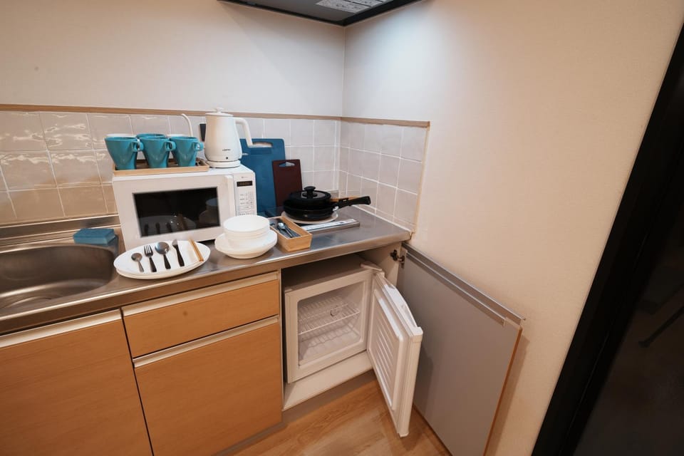 Kitchen or kitchenette, minibar