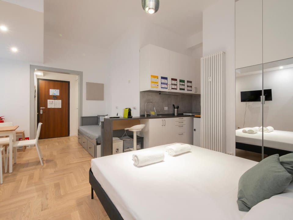 Bed, Kitchen or kitchenette, Dining area, Bedroom, stove