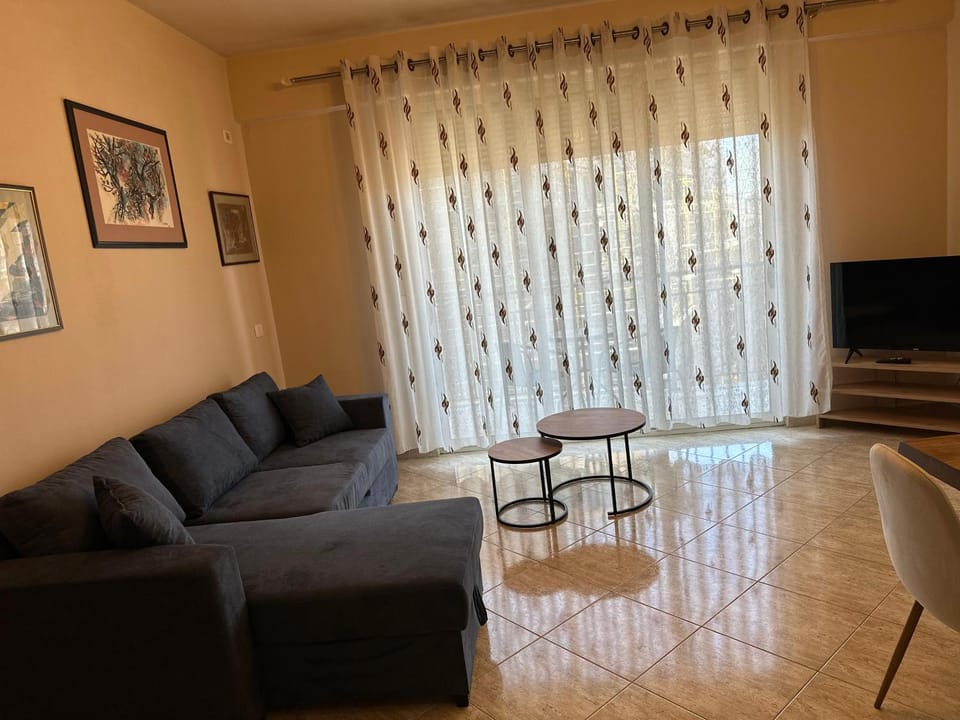 Communal lounge/ TV room, TV and multimedia, Living room, Seating area, Evening entertainment