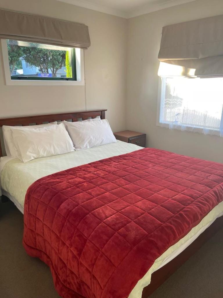 Cosy 2 Bedroom Cottage with Parking Near Airport & Beaches House in Wellington