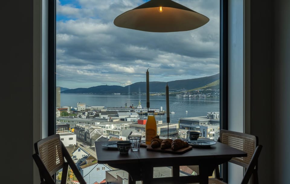 Dining area, Lake view, Mountain view, Sea view
