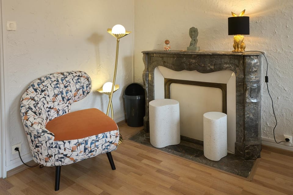 Living room, Seating area, internet