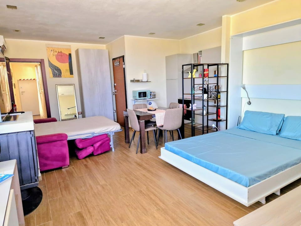 Sunshine Terrace Apartment in Cagliari