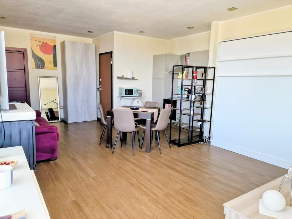 Sunshine Terrace Apartment in Cagliari
