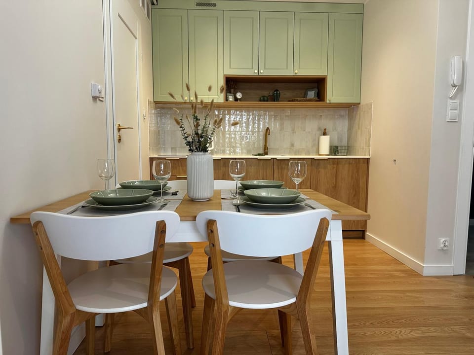 Kitchen or kitchenette, Dining area, stove