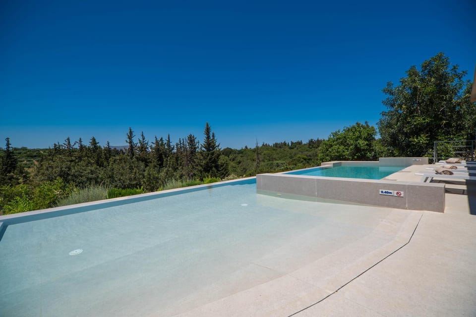 Day, Natural landscape, Pool view, Swimming pool, sunbed