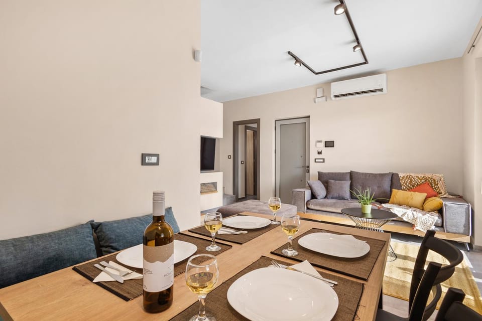 Living room, Dining area, air conditioner