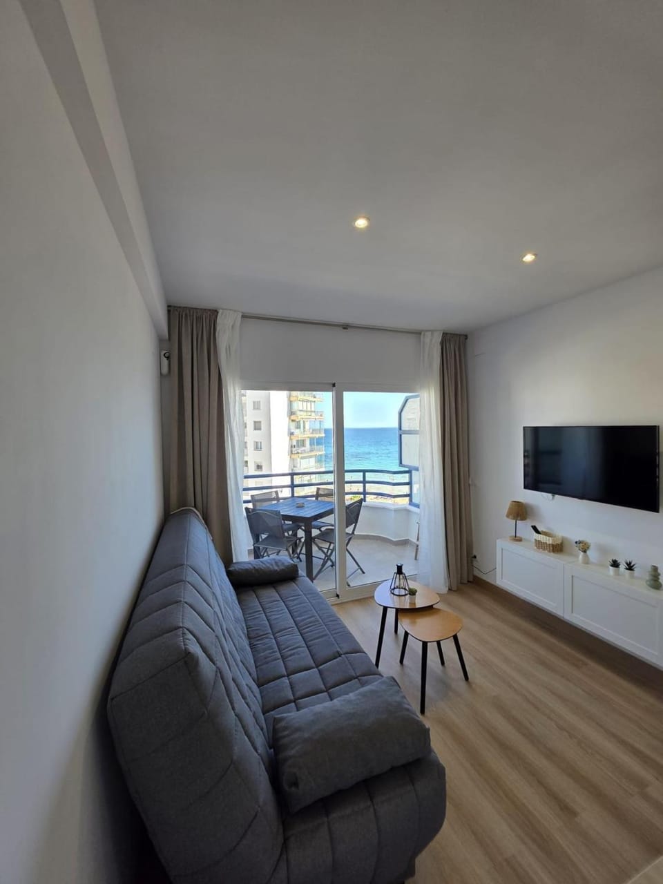 TV and multimedia, Living room, Seating area, Dining area, Evening entertainment