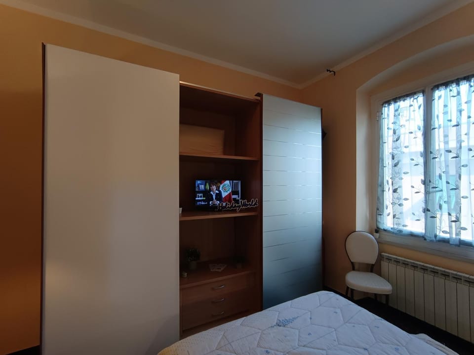 Bed, TV and multimedia, Photo of the whole room, Bedroom, wardrobe