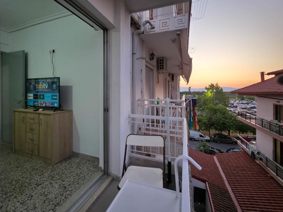 Property building, Day, TV and multimedia, View (from property/room), Balcony/Terrace, Sunset