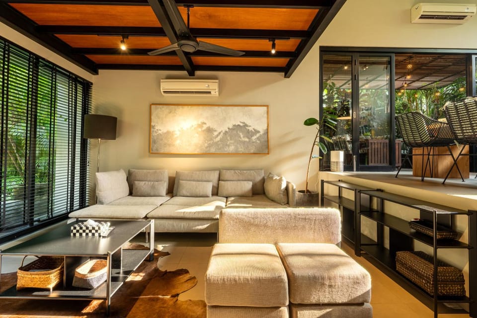 Living room, Seating area