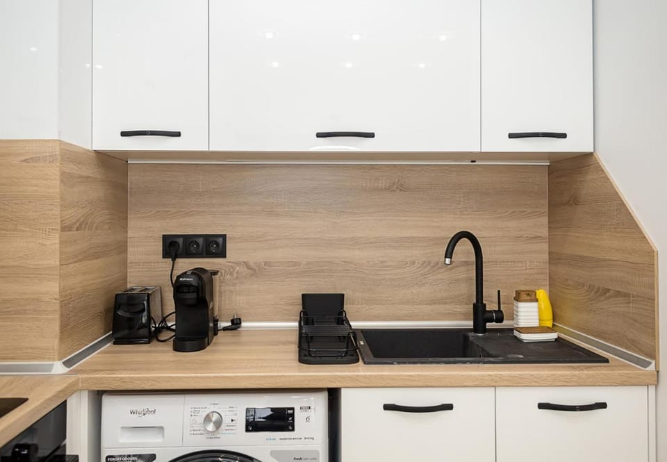 Coffee/tea facilities, Kitchen or kitchenette, stove, toaster