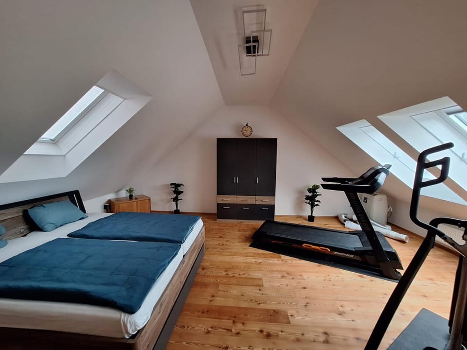 Bed, Fitness centre/facilities, Bedroom