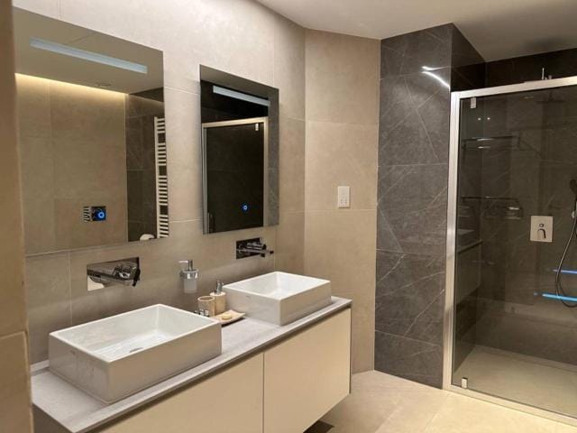 Shower, Bathroom, towels