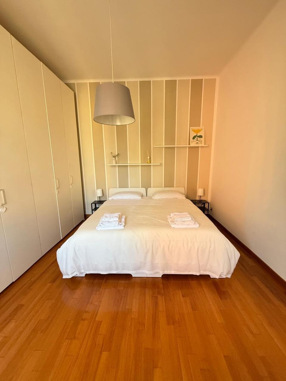 Bed, Photo of the whole room, Bedroom, wardrobe