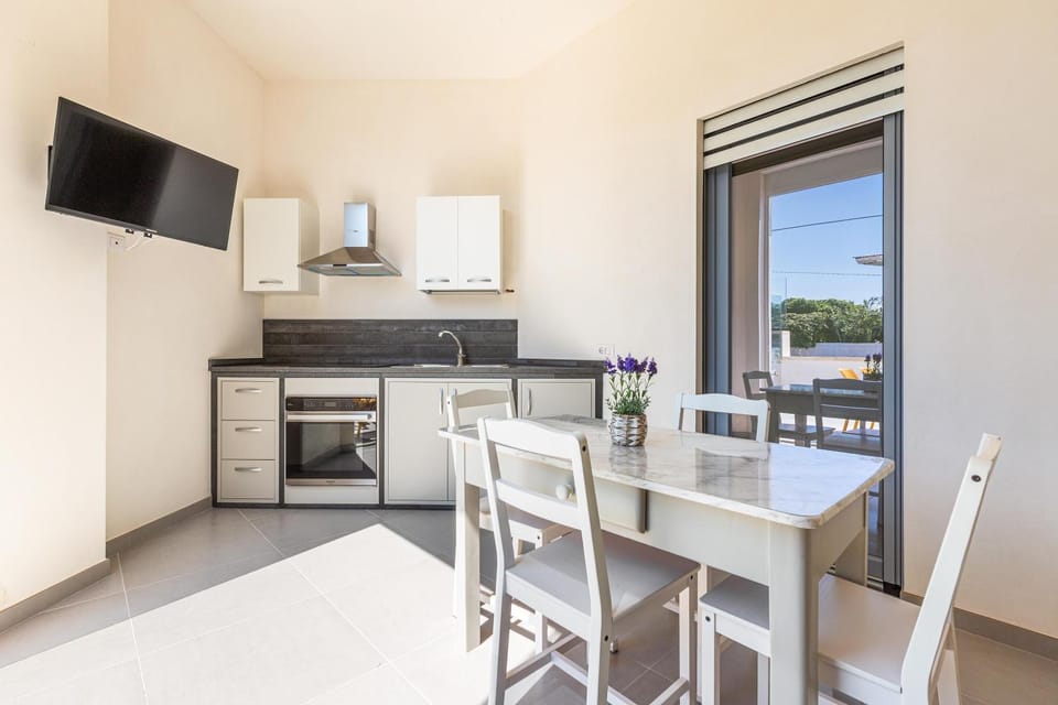 TV and multimedia, Kitchen or kitchenette, Dining area