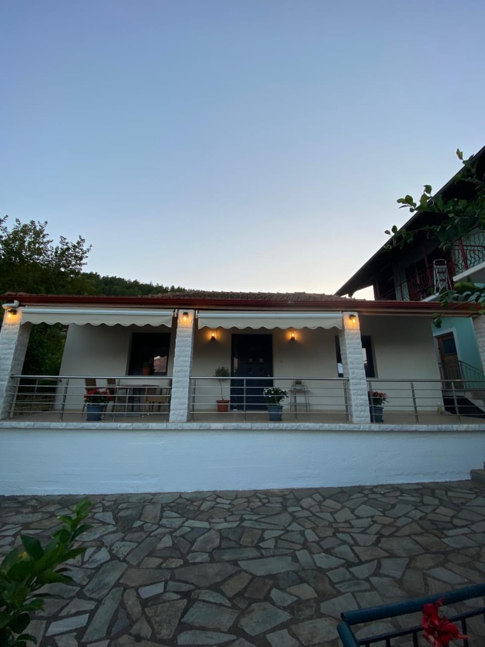 Property building, Patio, Balcony/Terrace