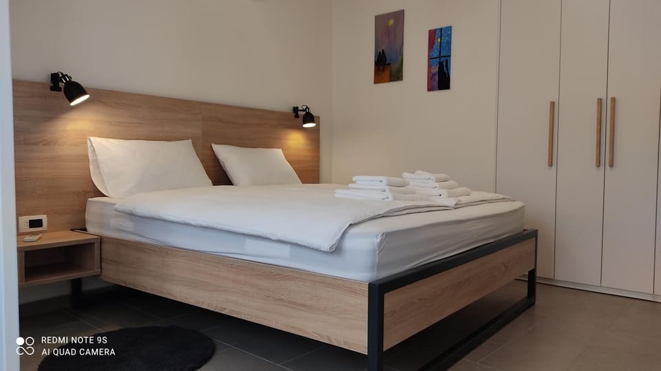 Bed, Bedroom, towels, wardrobe