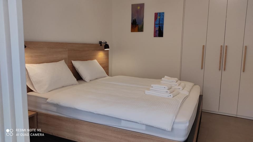 Bed, Bedroom, towels, wardrobe