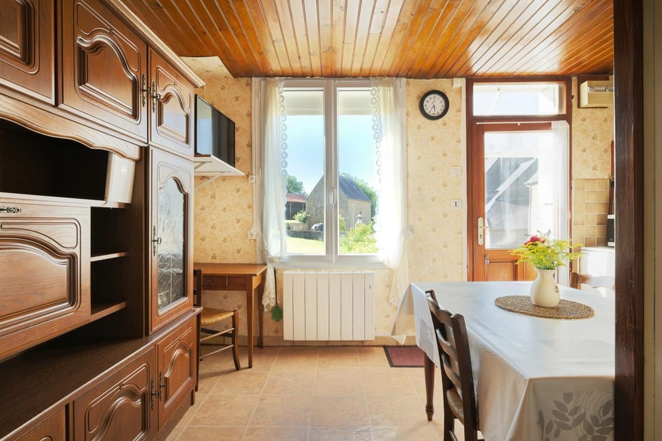 Property building, Kitchen or kitchenette, Living room