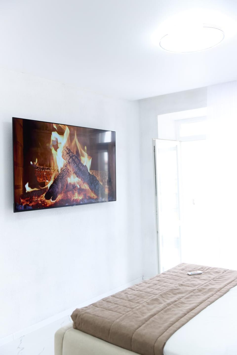 Bed, TV and multimedia