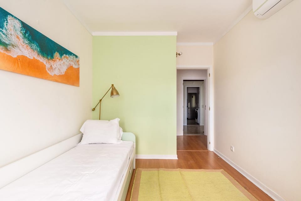 3BR Apt w Balcony and Sea View Apartment in Cascais