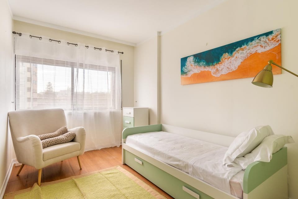 3BR Apt w Balcony and Sea View Apartment in Cascais