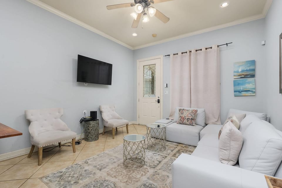 2 Bed 2 Bath 2nd Fl Condo by Beach with Pool House in South Padre Island
