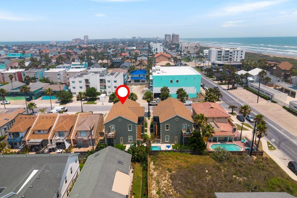 2 Bed 2 Bath 2nd Fl Condo by Beach with Pool House in South Padre Island